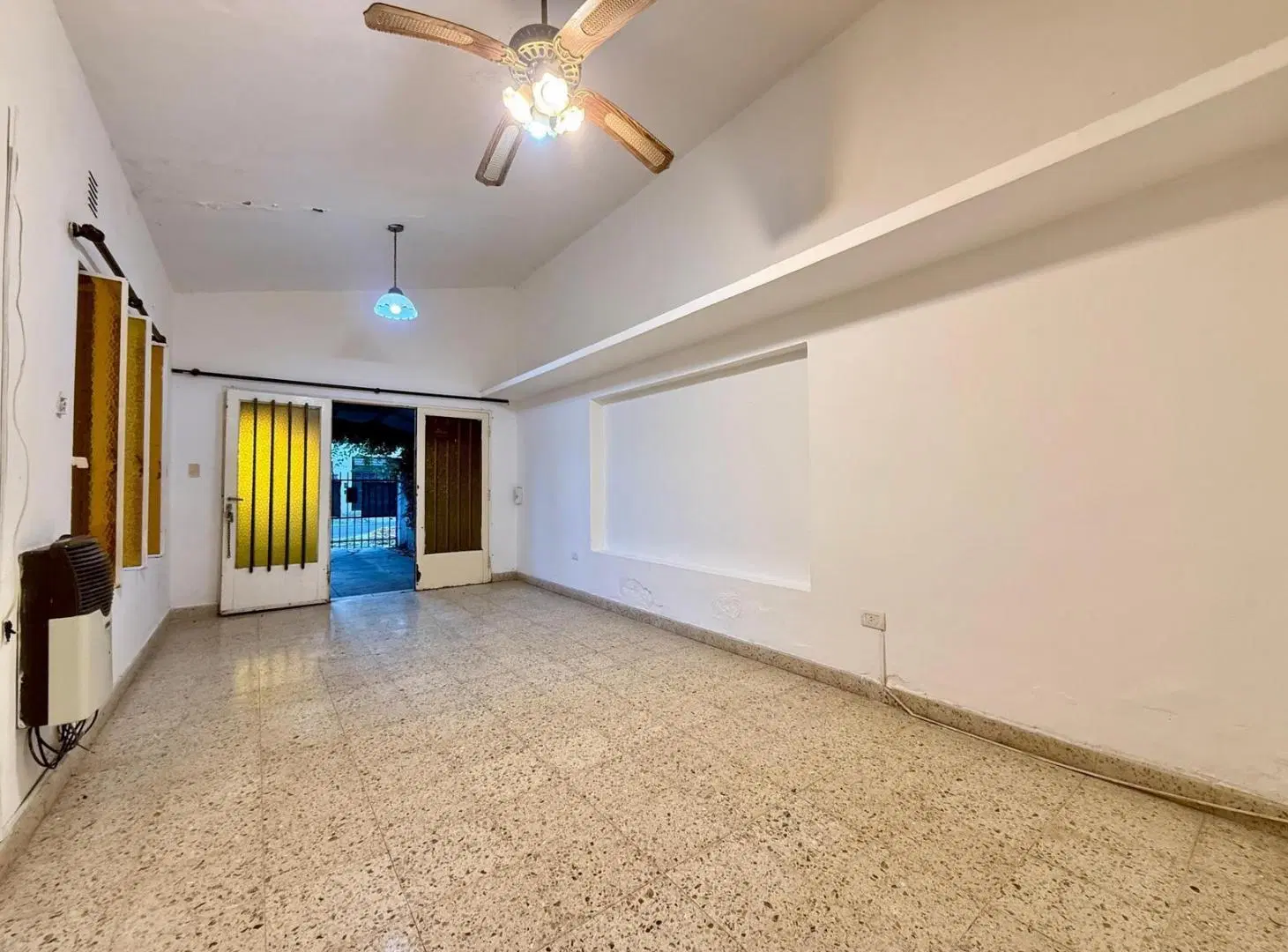 EN VENTA - CASA AL FRENTE DE UN DORMITORIO CON COCHERA - CENTRO, GRANDERO BAIGORRIA 5