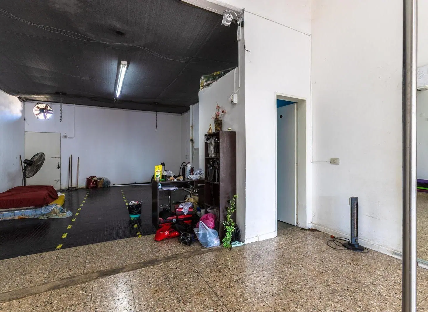 EN VENTA - LOCAL COMERCIAL - GRANADERO BAIGORRIA 4