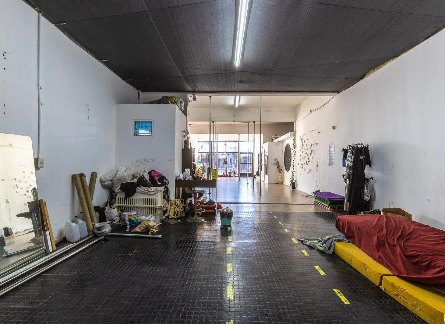 EN VENTA - LOCAL COMERCIAL - GRANADERO BAIGORRIA 5