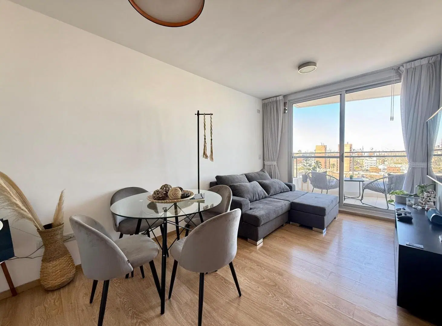 EN VENTA - DEPARTAMENTO UN DORMITORIO CON BALCON AL FRENTE - PICHINCHA 4