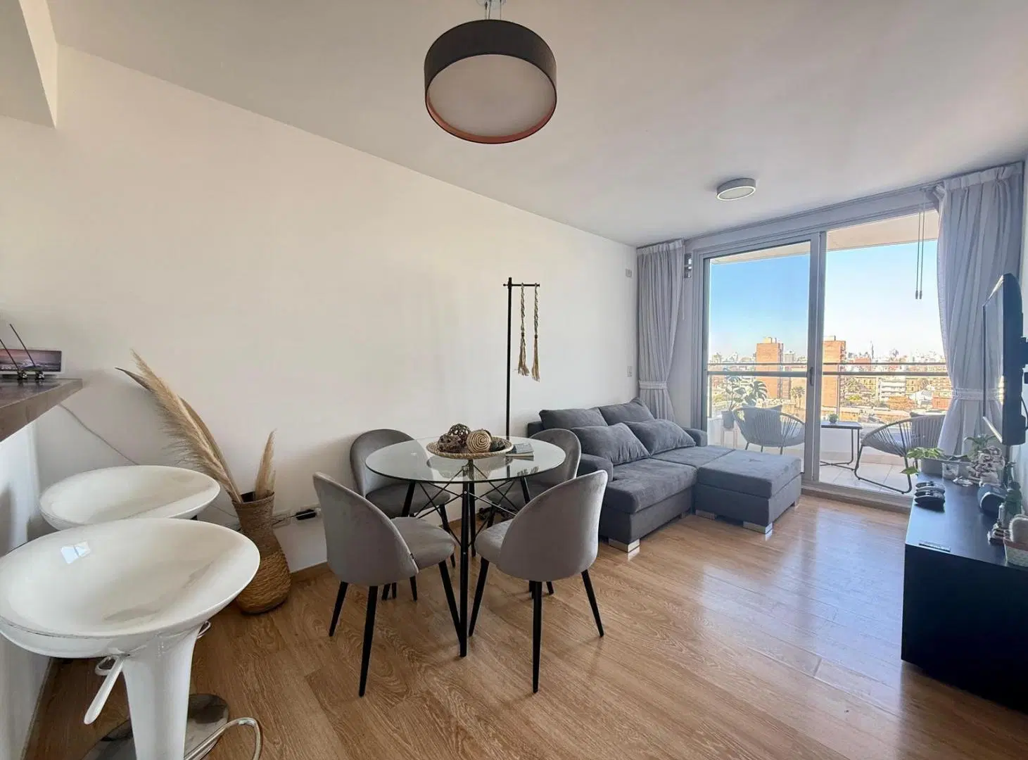 EN VENTA - DEPARTAMENTO UN DORMITORIO CON BALCON AL FRENTE - PICHINCHA 3