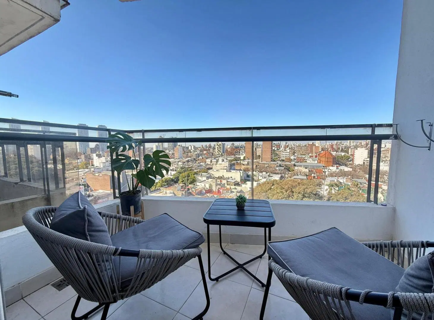 EN VENTA - DEPARTAMENTO UN DORMITORIO CON BALCON AL FRENTE - PICHINCHA 5