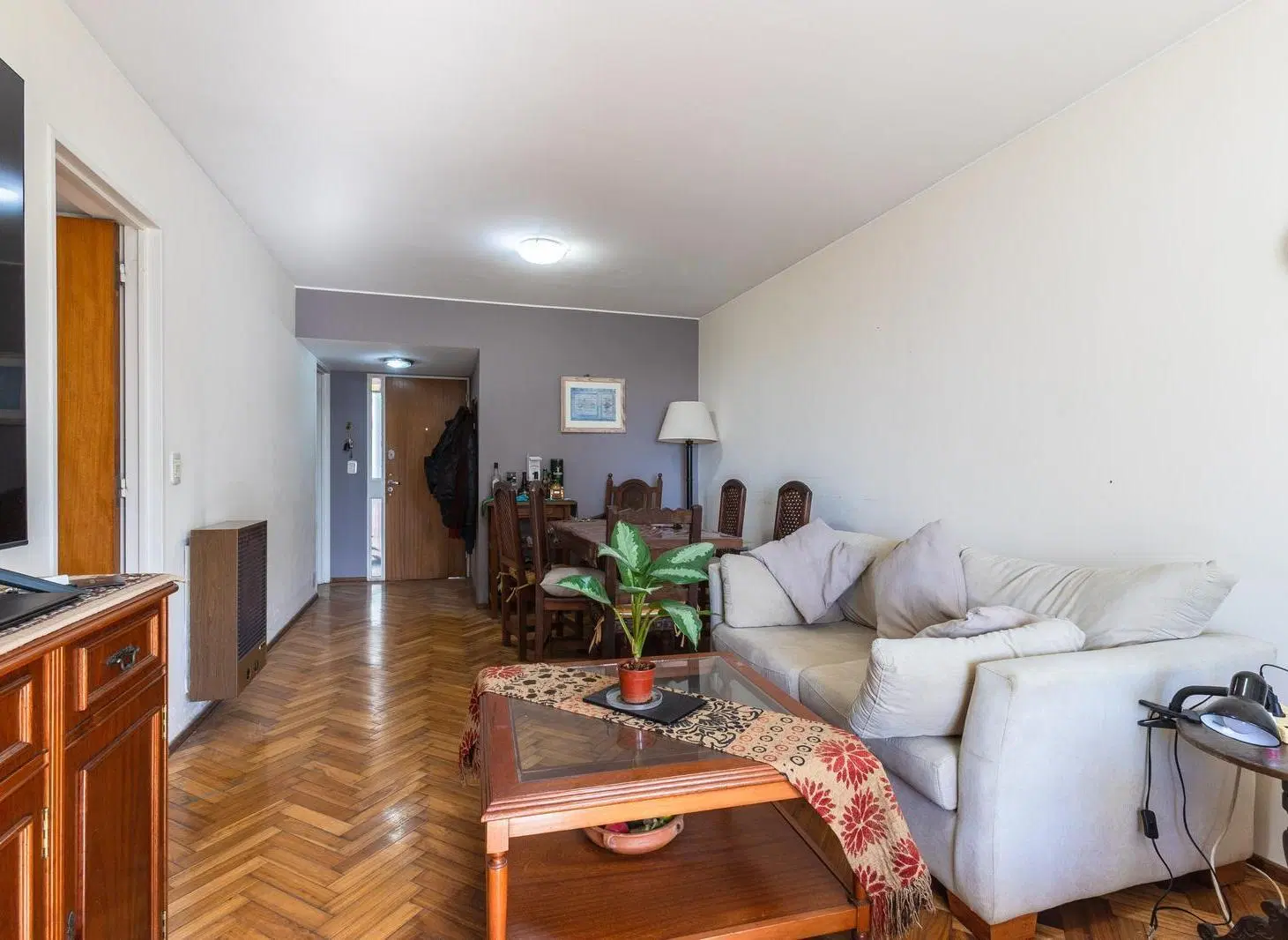 EN VENTA - DEPARTAMENTO DE 3 DORMITORIOS CON COCHERA - ZONA CENTRO RÍO. 2