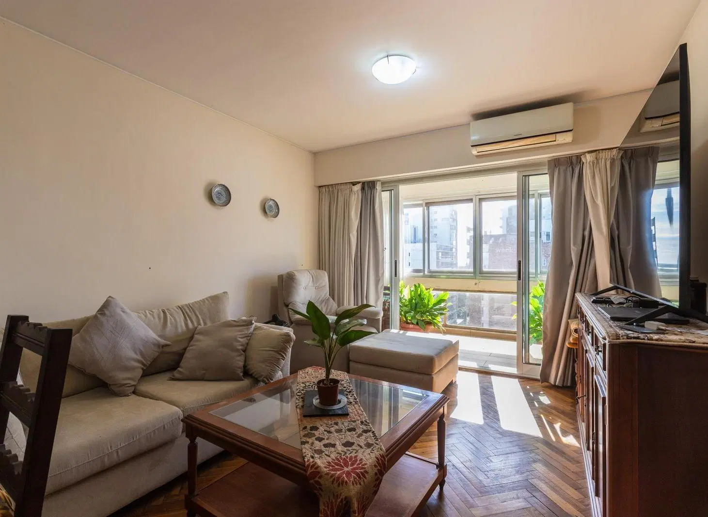 EN VENTA - DEPARTAMENTO DE 3 DORMITORIOS CON COCHERA - ZONA CENTRO RÍO. 1