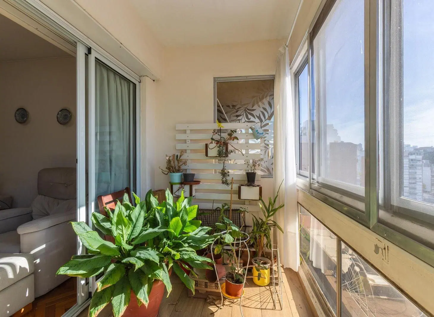 EN VENTA - DEPARTAMENTO DE 3 DORMITORIOS CON COCHERA - ZONA CENTRO RÍO. 3