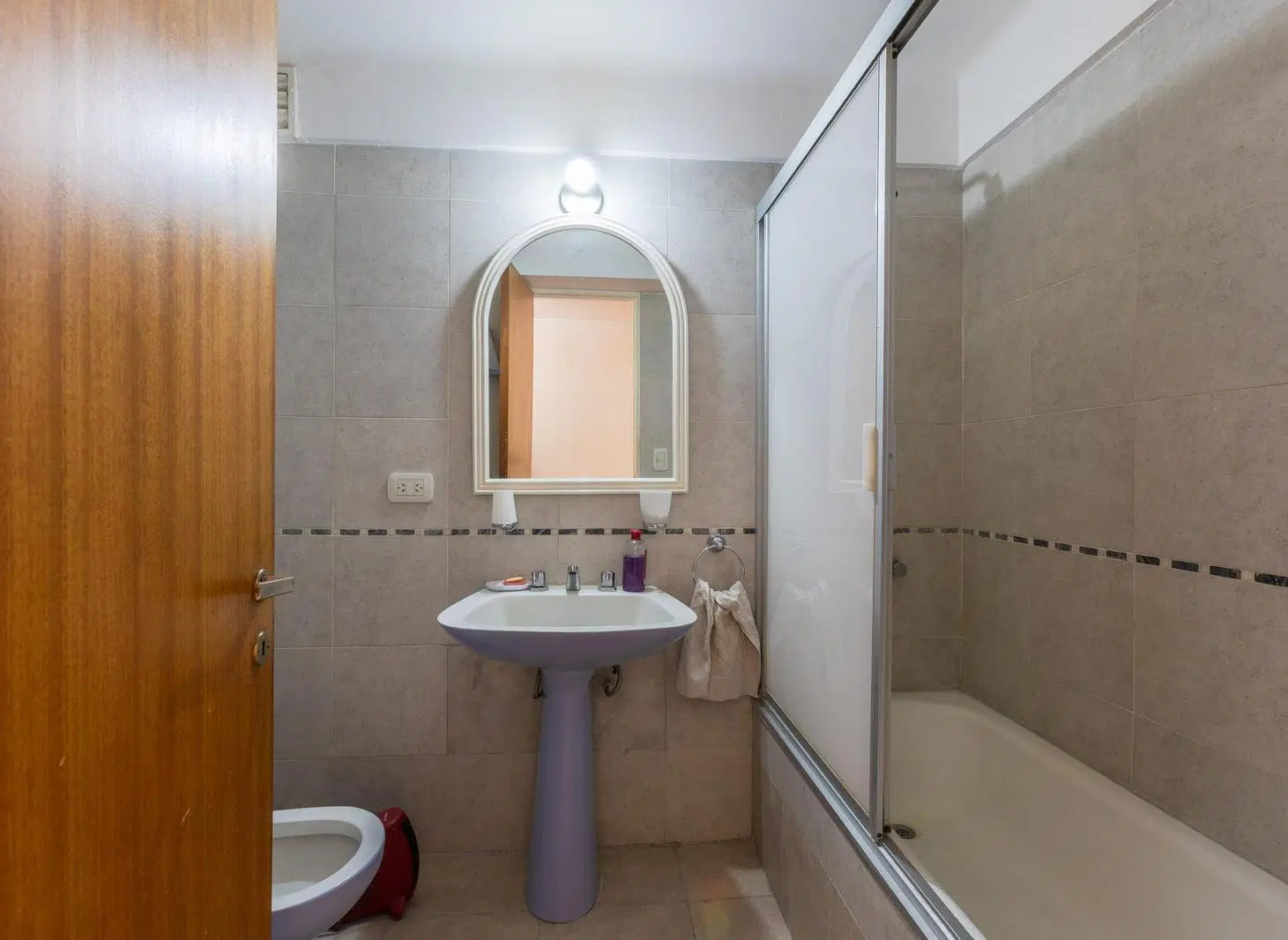 EN VENTA - DEPARTAMENTO DE 3 DORMITORIOS CON COCHERA - ZONA CENTRO RÍO. 8