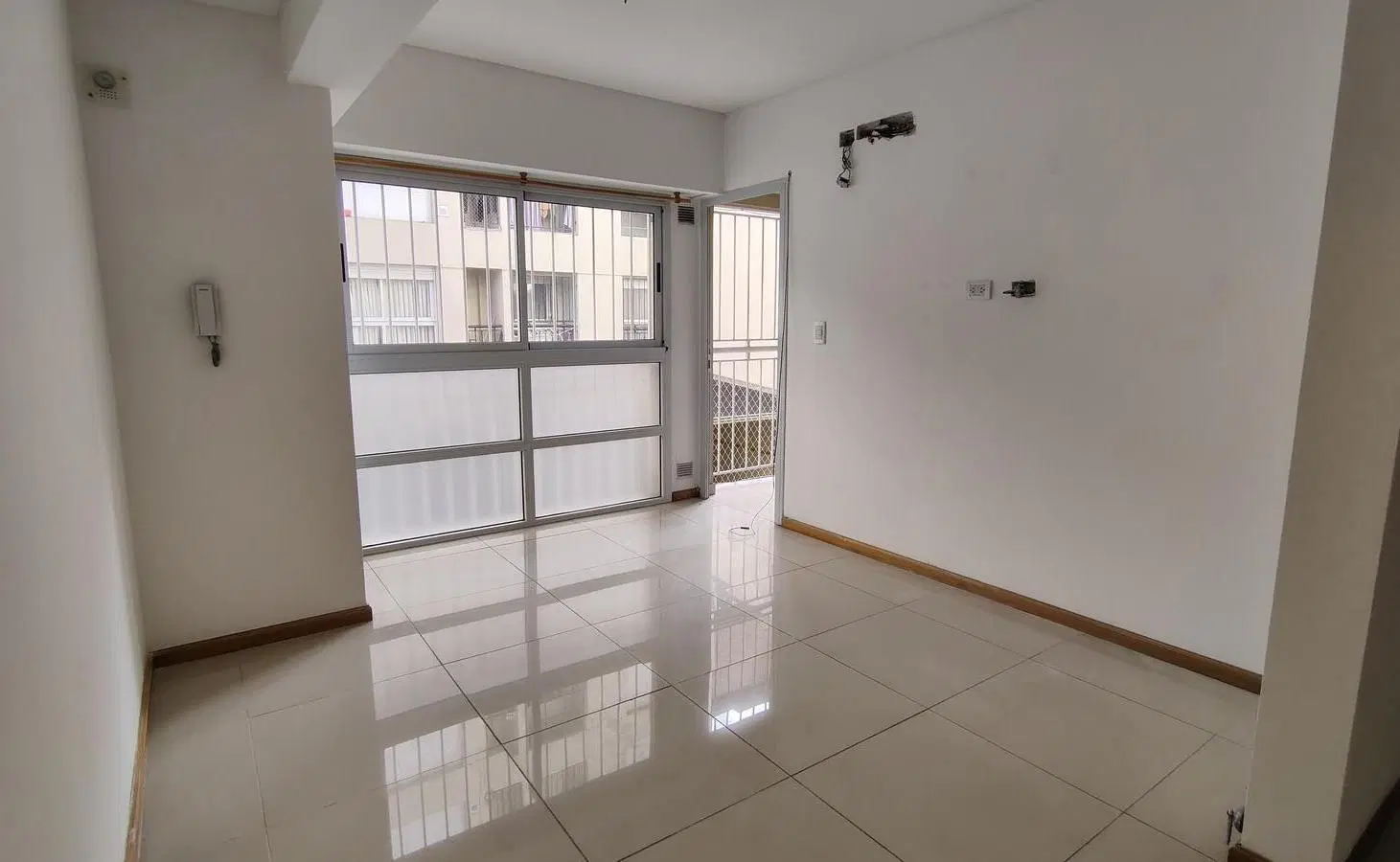 VENTA - DEPARTAMENTO UN DORMITORIO CON COCHERA Y BAULERA - BARRIO ABASTO 3