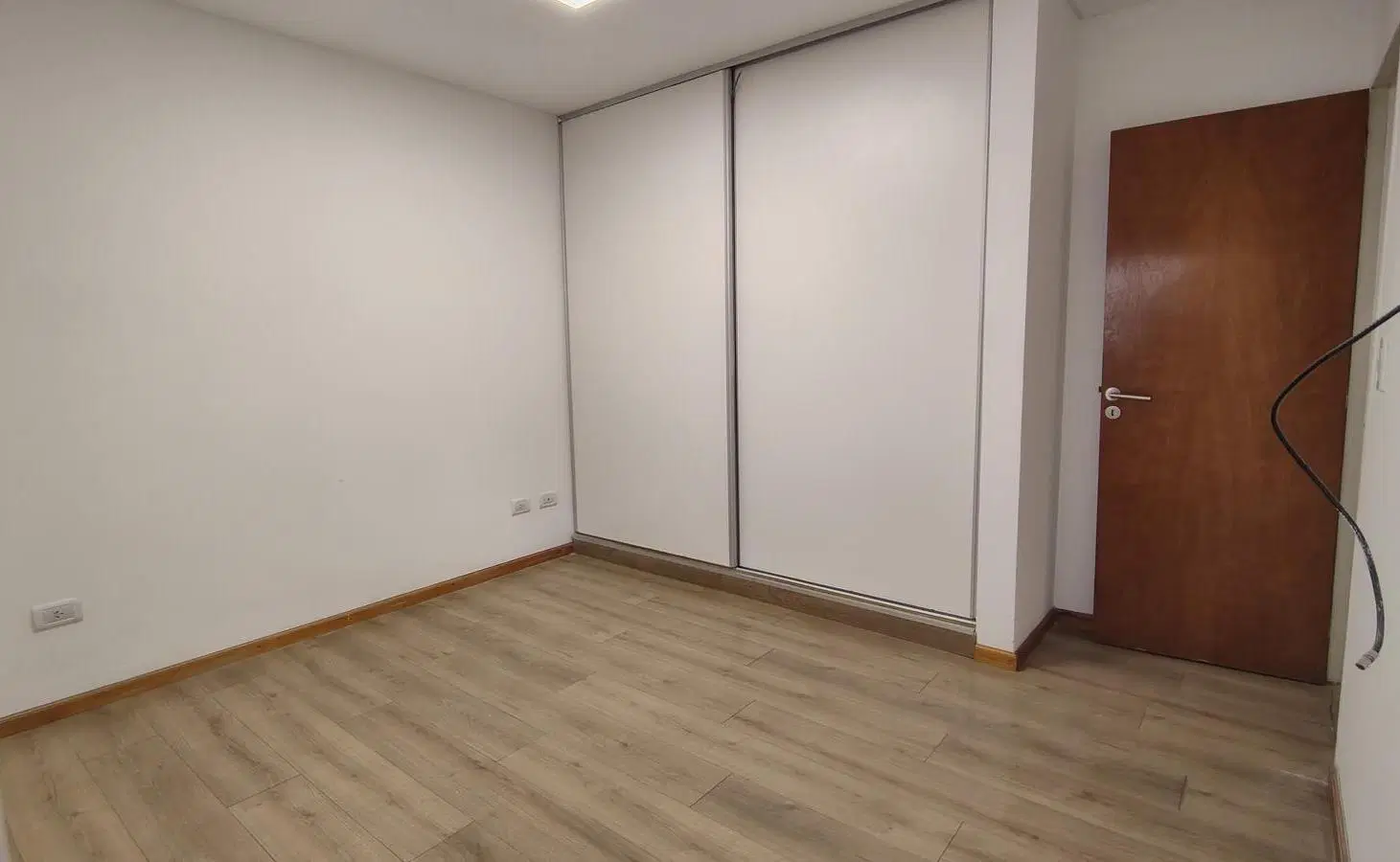 VENTA - DEPARTAMENTO UN DORMITORIO CON COCHERA Y BAULERA - BARRIO ABASTO 2