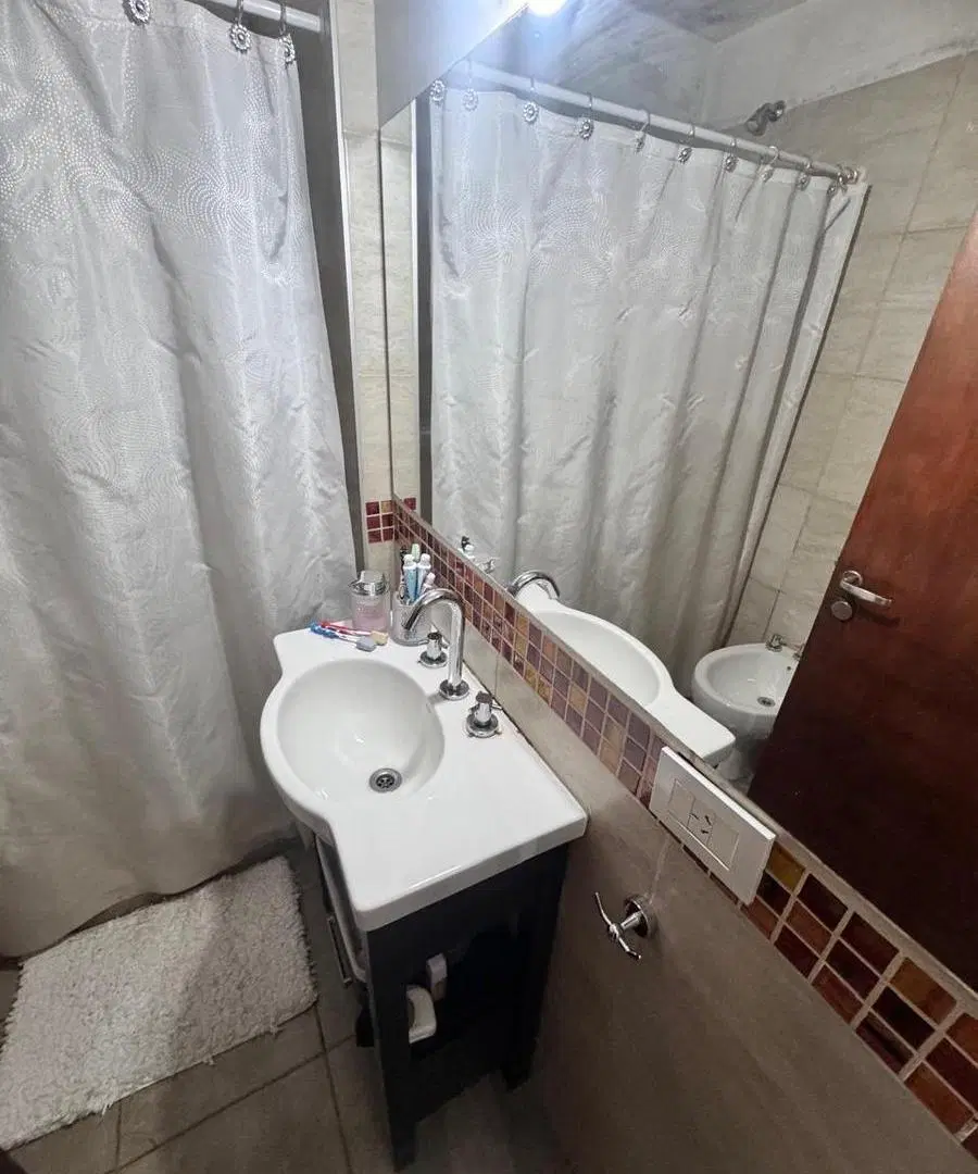 VENTA - DEPARTAMENTO RECICLADO DOS DORMITORIOS CON PATIO - BARRIO LOURDES 8