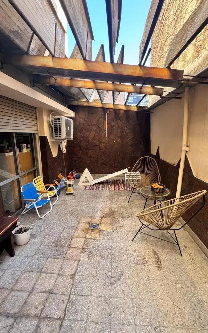 VENTA - DEPARTAMENTO RECICLADO DOS DORMITORIOS CON PATIO - BARRIO LOURDES 3