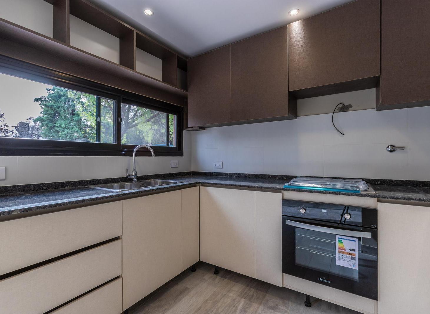 Foto de VENTA - CASA DOS DORMITORIOS CON PATIO TODOS LOS SERVICIOS - LOS SOLARES, FUNES, imagen 3