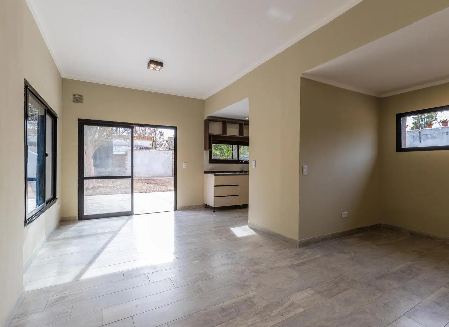 VENTA - CASA DOS DORMITORIOS CON PATIO TODOS LOS SERVICIOS - LOS SOLARES, FUNES 2