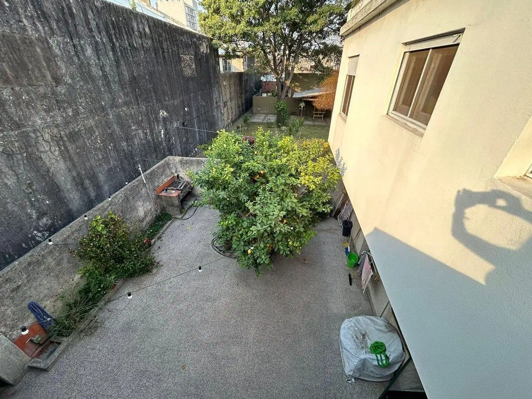 VENTA - CASA 5 DORMITORIOS CON PATIO SECO Y COCHERA - BARRIO ARROYITO 1