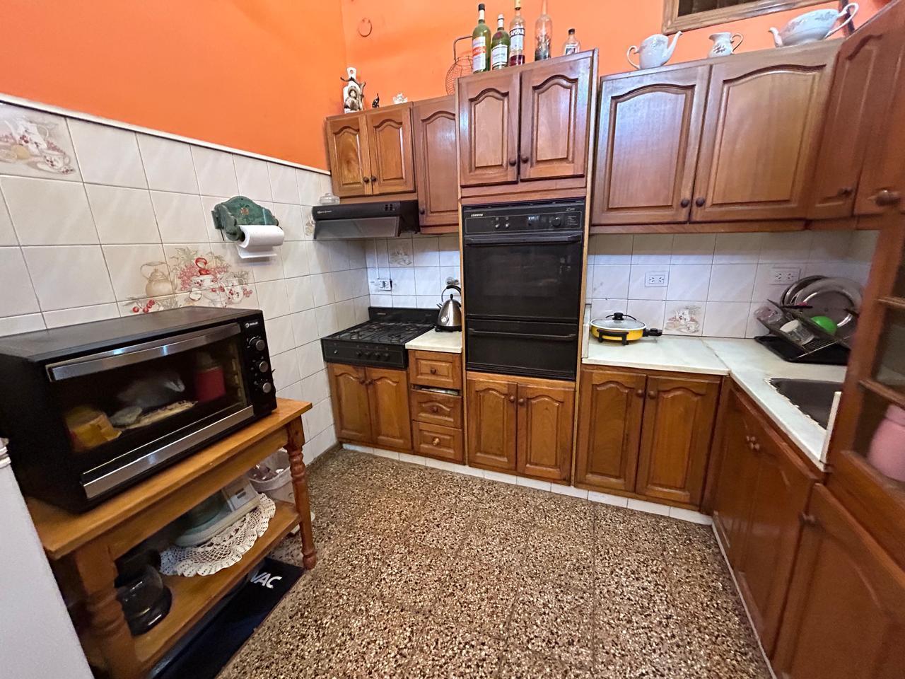 Foto de VENTA - CASA 3 DORMITORIOS CON COCHERA - BARRIO MATHEU., imagen 3