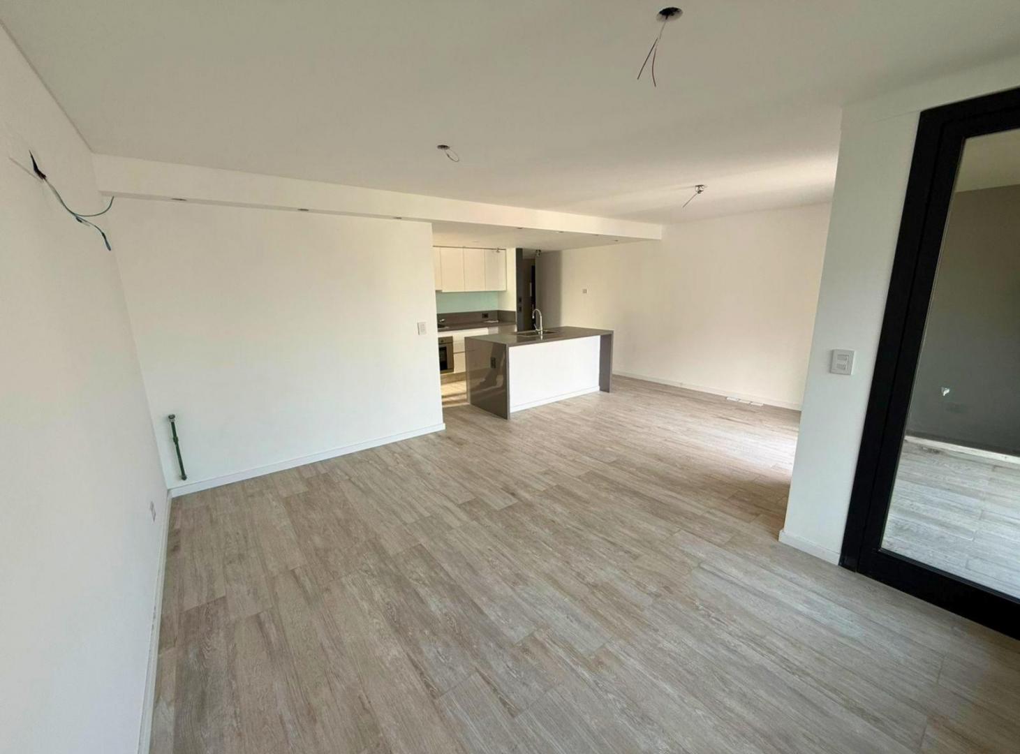 Foto de VENTA - DEPARTAMENTO 2 DORMITORIOS CON COCHERA Y AMENITIES CON PILETA - LOURDES, imagen 1