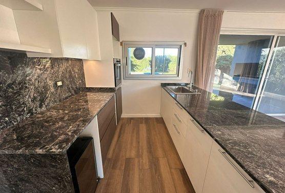 Foto de VENTA CASA PALOS VERDES TRES DORMITORIOS CON PILETA OPORTUNIDAD, imagen 3