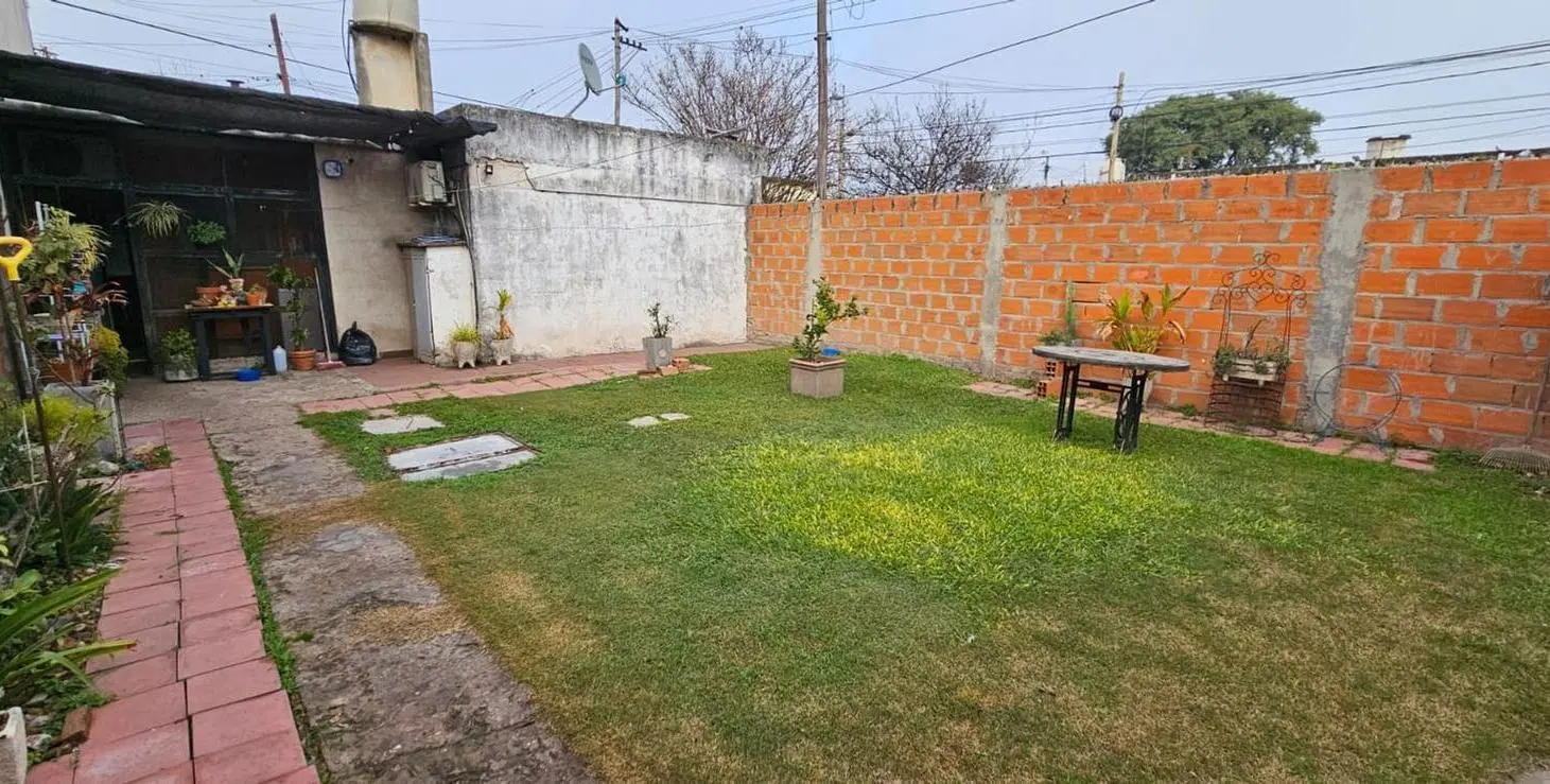 VENTA - CASA 3 DORMITORIOS PATIO VERDE Y COCHERA - BARRIO ALBERDI 4