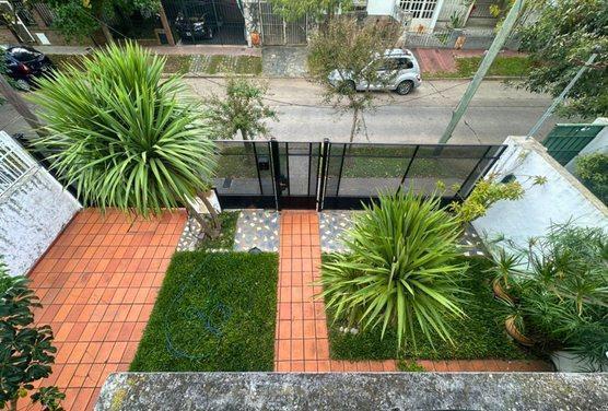 VENTA - CASA DE TRES DORMITORIOS APTA CREDITO CON PATIO - LA FLORIDA
