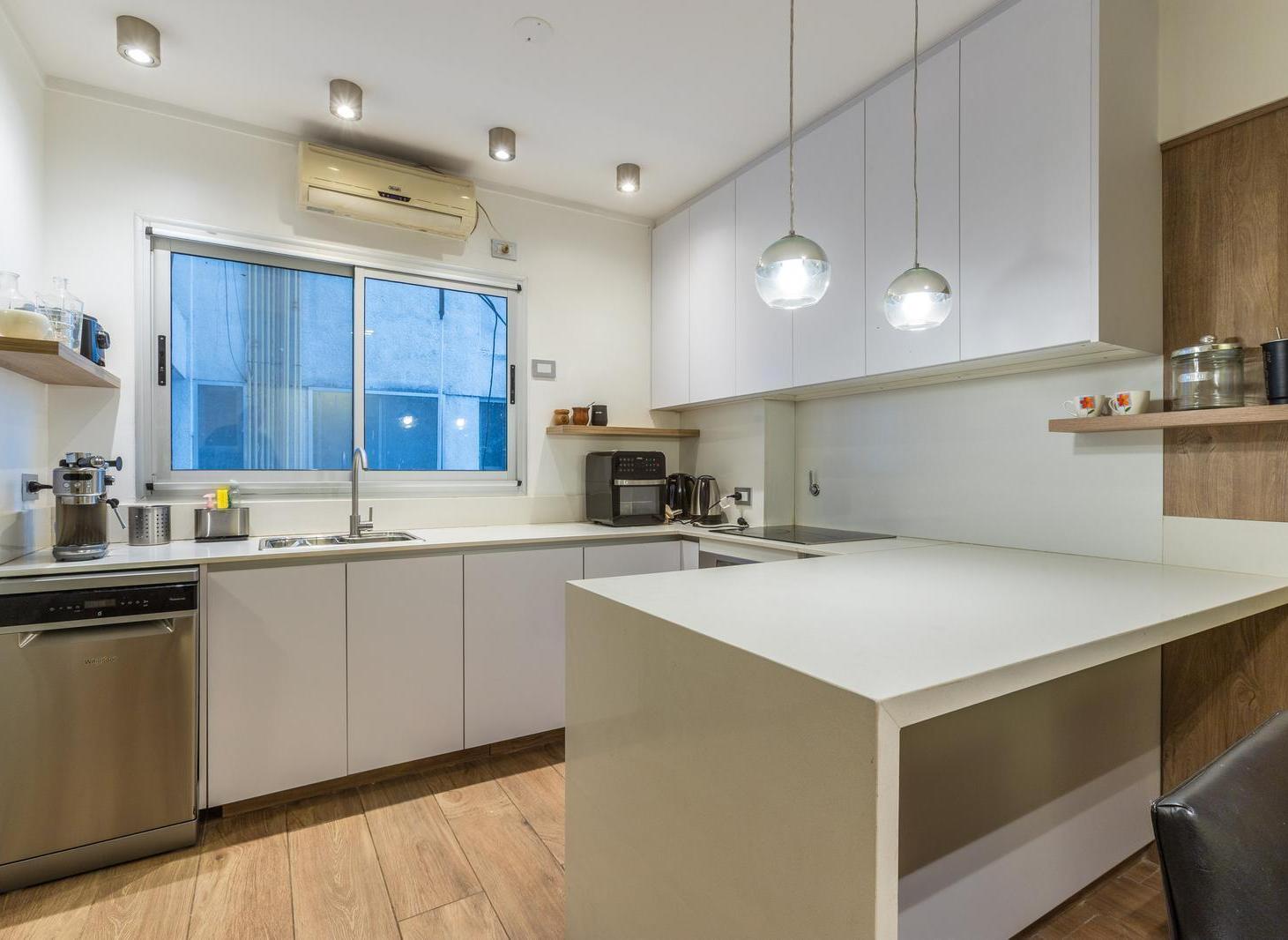 Foto de EN VENTA-DEPARTAMENTO DE 4 DORMITORIOS CON COCHERA-ZONA CENTRO, imagen 5