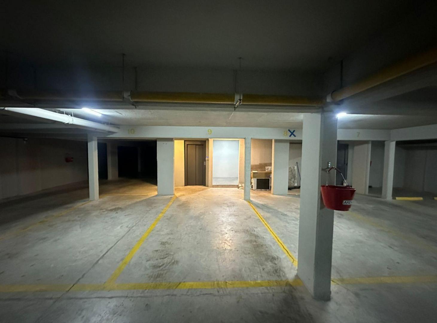Foto de VENTA - COCHERA CON RAMPA FIJA DE HORMIGON, ESPACIOSA Y COMODA - CENTRO RIO, imagen 2