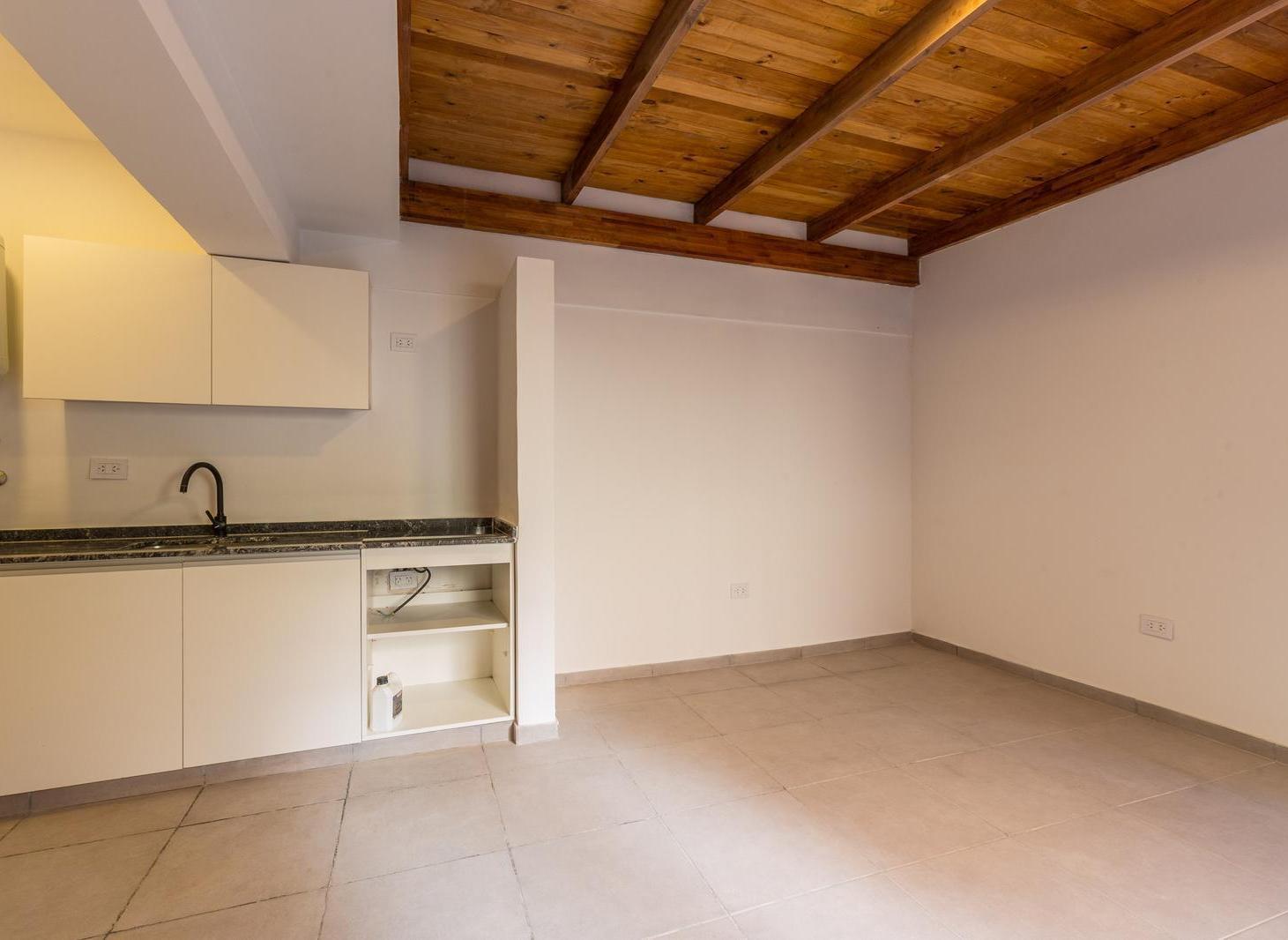 Foto de VENTA - CASA EN PH DOS DORMITORIOS CON PATIO Y TERRAZA - BARRIO ECHESORTU, imagen 2