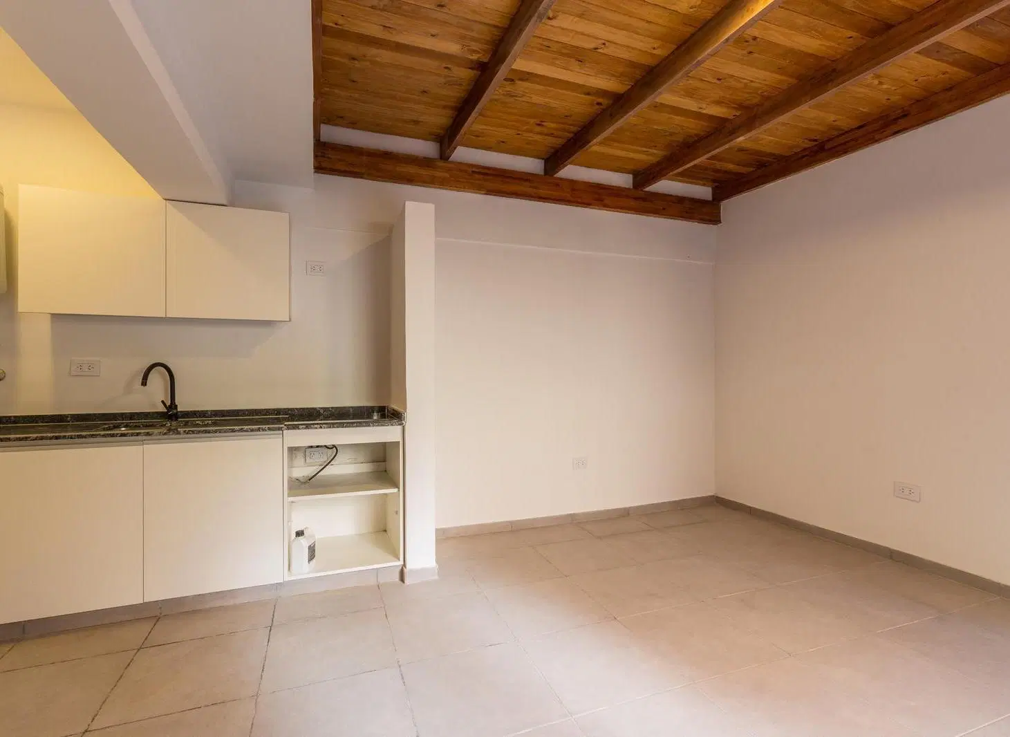 VENTA - CASA EN PH DOS DORMITORIOS CON PATIO Y TERRAZA - BARRIO ECHESORTU 2