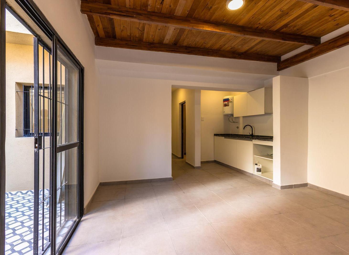 Foto de VENTA - CASA EN PH DOS DORMITORIOS CON PATIO Y TERRAZA - BARRIO ECHESORTU, imagen 1