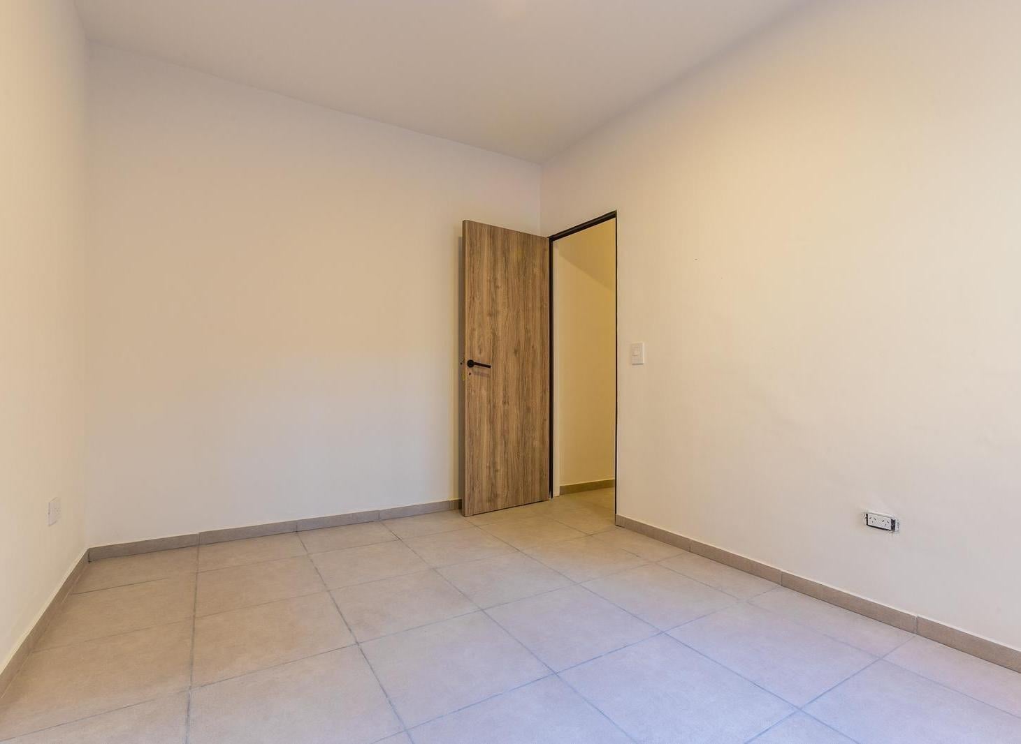 Foto de VENTA - CASA EN PH DOS DORMITORIOS CON PATIO Y TERRAZA - BARRIO ECHESORTU, imagen 5