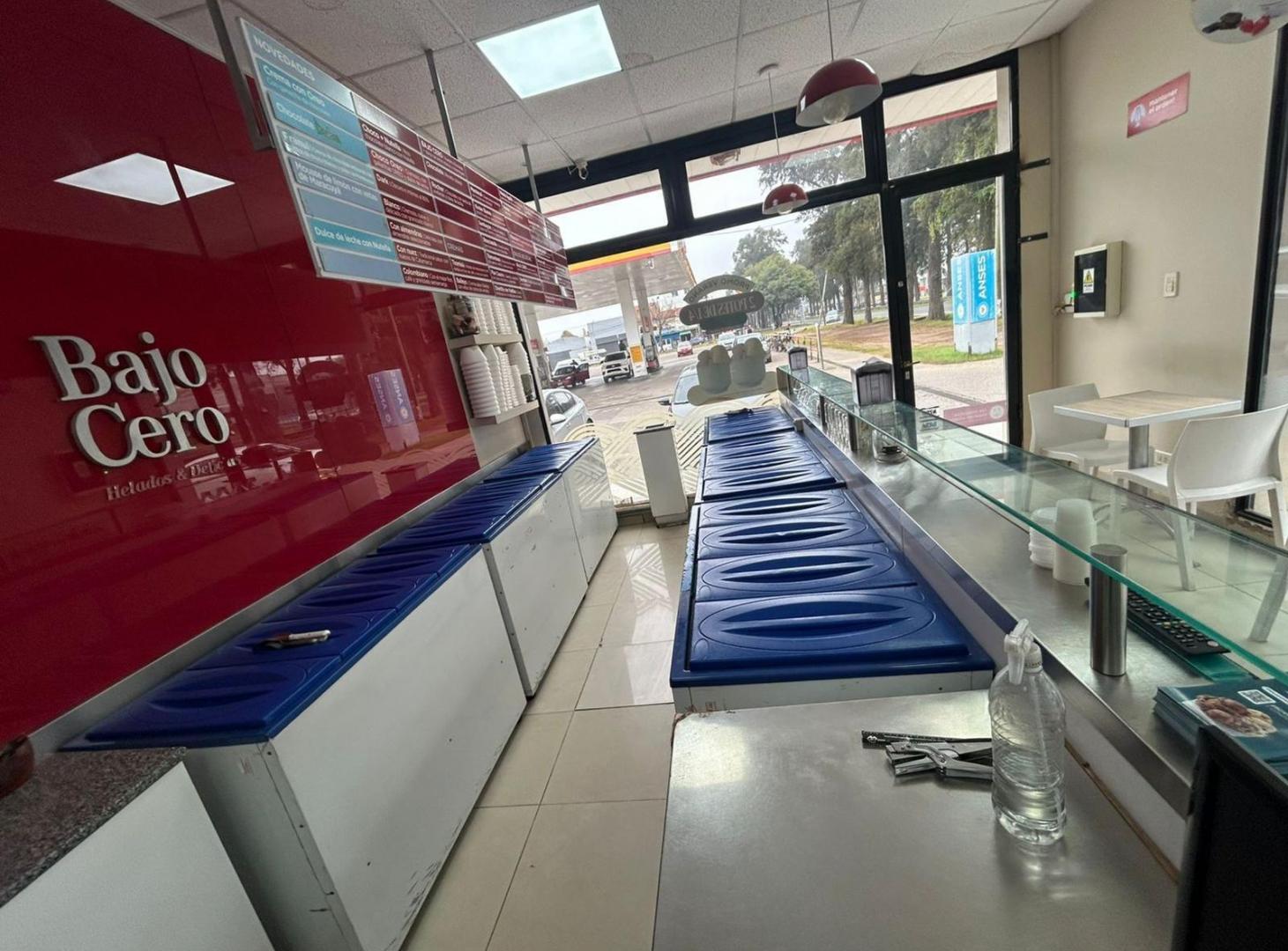 Foto de VENTA - FONDO DE COMERCIO DE IMPORTANTE FRANQUICIA HELADERIA BAJO CERO, imagen 1
