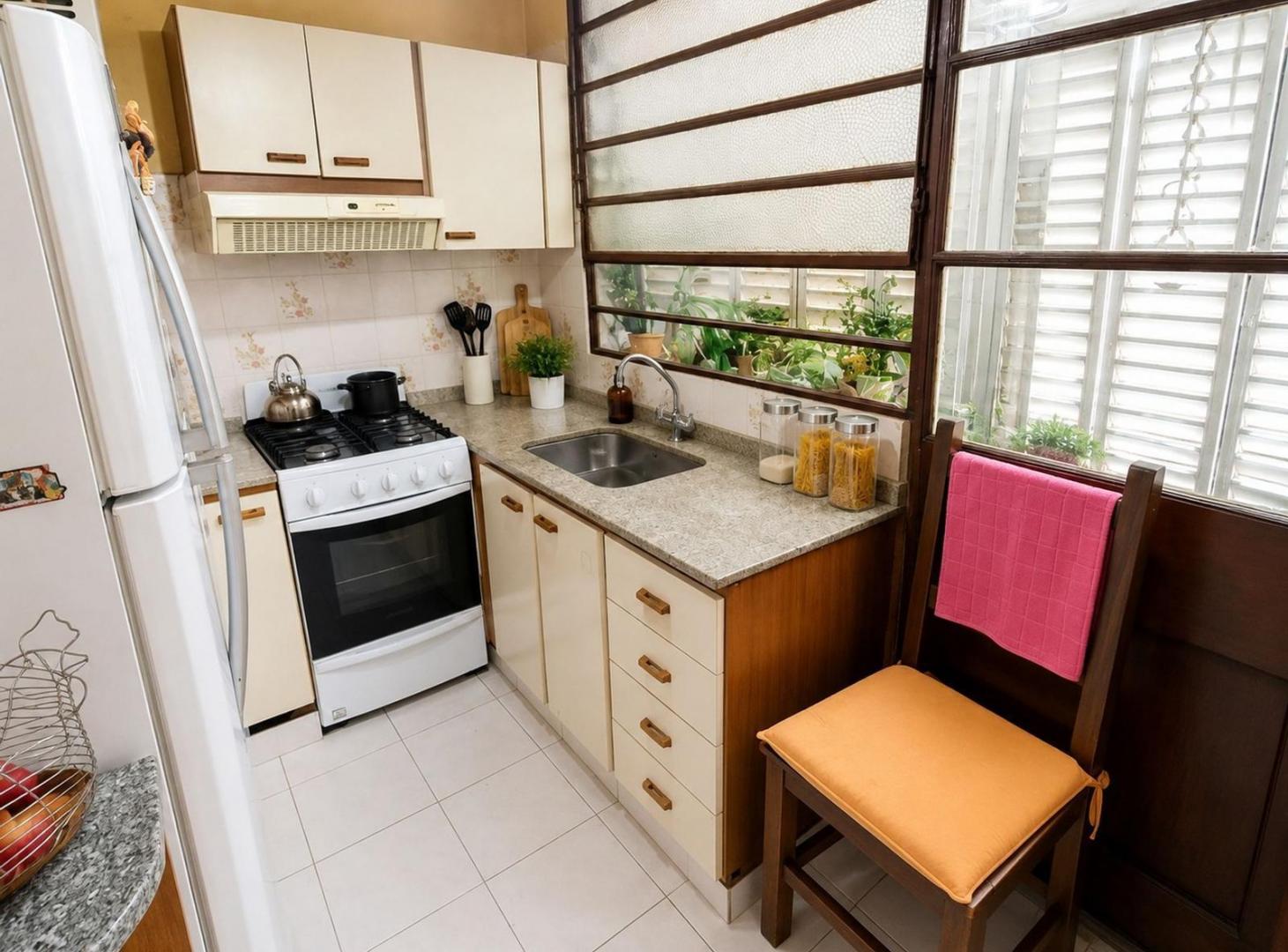 Foto de VENTA - CASA DE DOS DORMITORIOS EN PLANTA ALTA - BARRIO ALBERDI, imagen 5