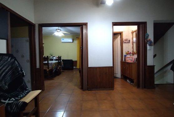 Foto de VENTA - CASA DE DOS DORMITORIOS EN PLANTA ALTA - BARRIO ALBERDI, imagen 1