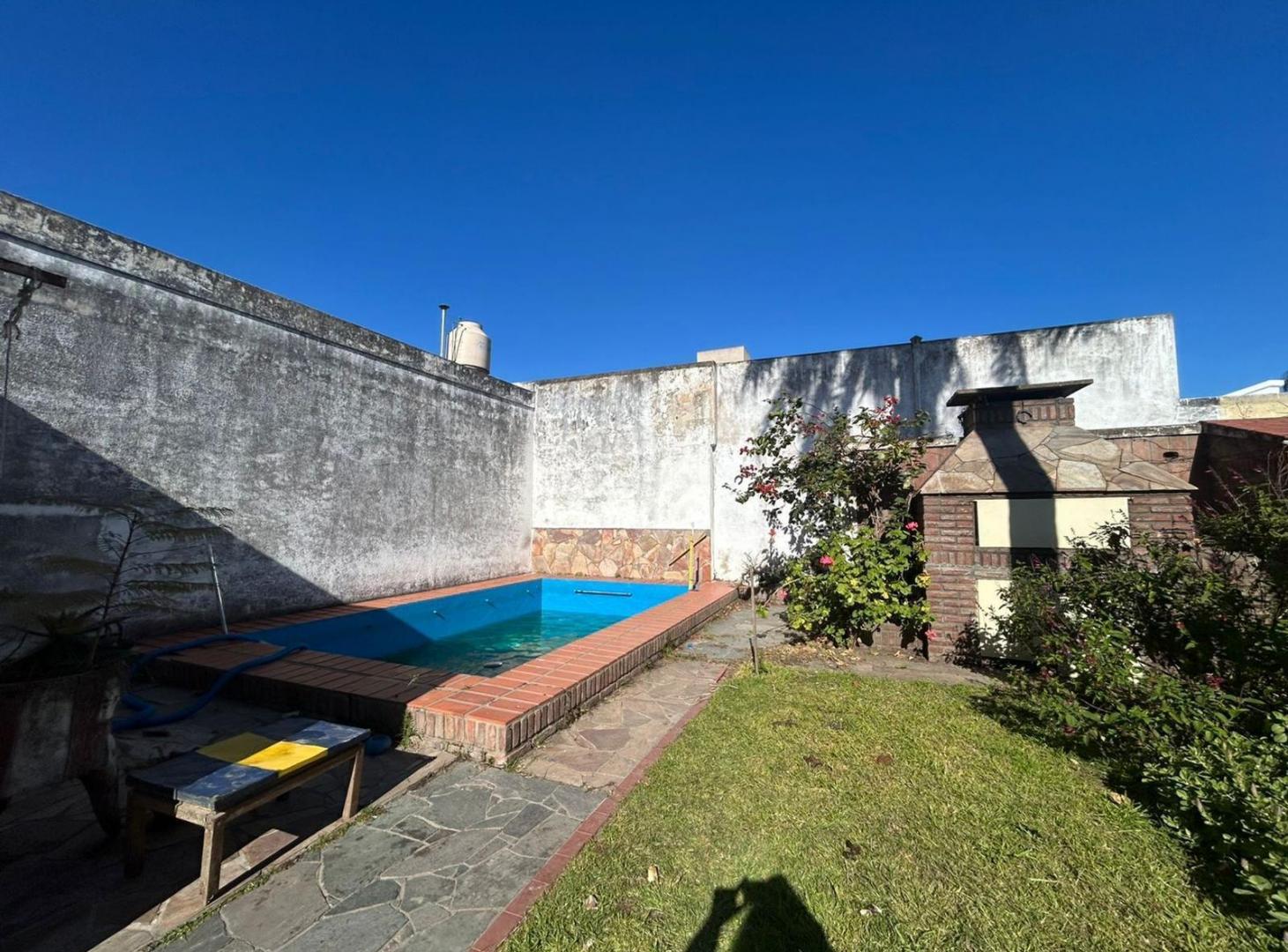 Foto de VENTA CASA 3 DORMITORIOS BAIGORRIA APTA CREDITO LADO RIO CON PILETA, imagen 2