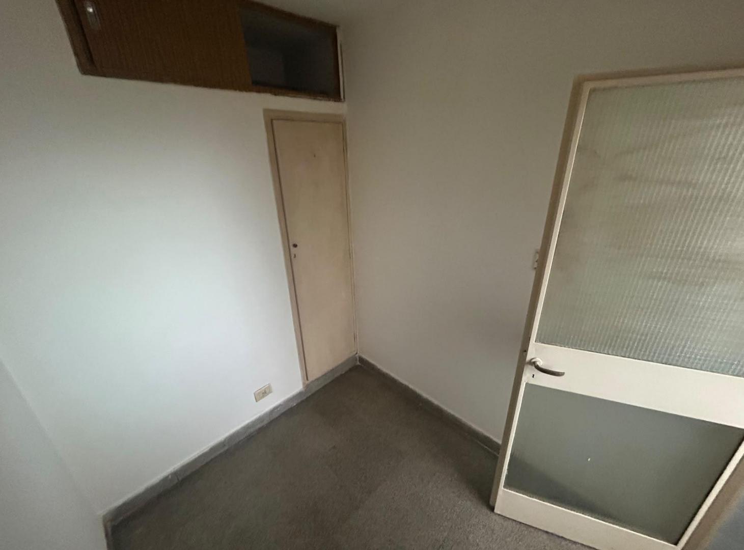 Foto de ALQUILER DEPARTAMENTO DE DOS DORMITORIOS MAS COMODIN PELLEGRINI 600 COCINA SEPARADO BALCON CORRIDO, imagen 5