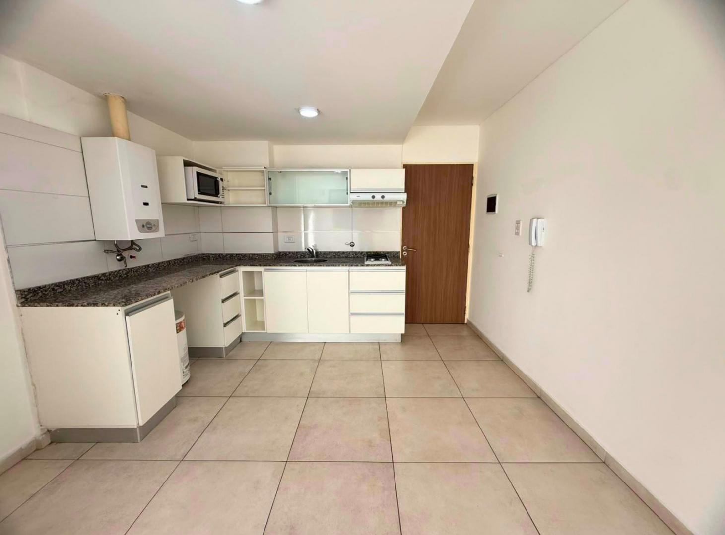 Foto de VENTA 1 DORMITORIO SOBRE PELLEGRINI CON AMENIDADES - ZONA FACULTAD, imagen 2
