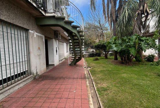 Foto de VENTA DEPARTAMENTO EN COMPLEJO FRENTE AL RIO ALBERDI - TRES DORMITORIOS Y PATIO - BAJAS EXPENSAS, imagen 1