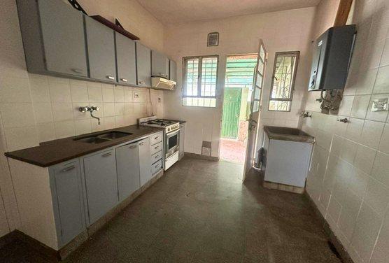 Foto de VENTA DEPARTAMENTO EN COMPLEJO FRENTE AL RIO ALBERDI - TRES DORMITORIOS Y PATIO - BAJAS EXPENSAS, imagen 3