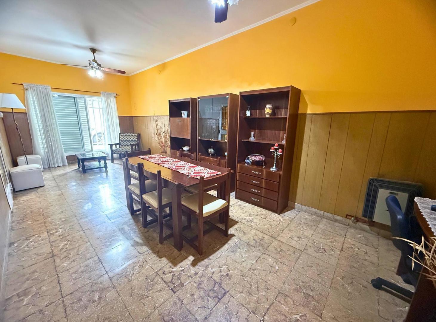 Foto de VENTA CASA PLANTA BAJA 2 DORMITORIOS PATIO Y COCHERA- BARRIO PARQUE CASADO, imagen 1