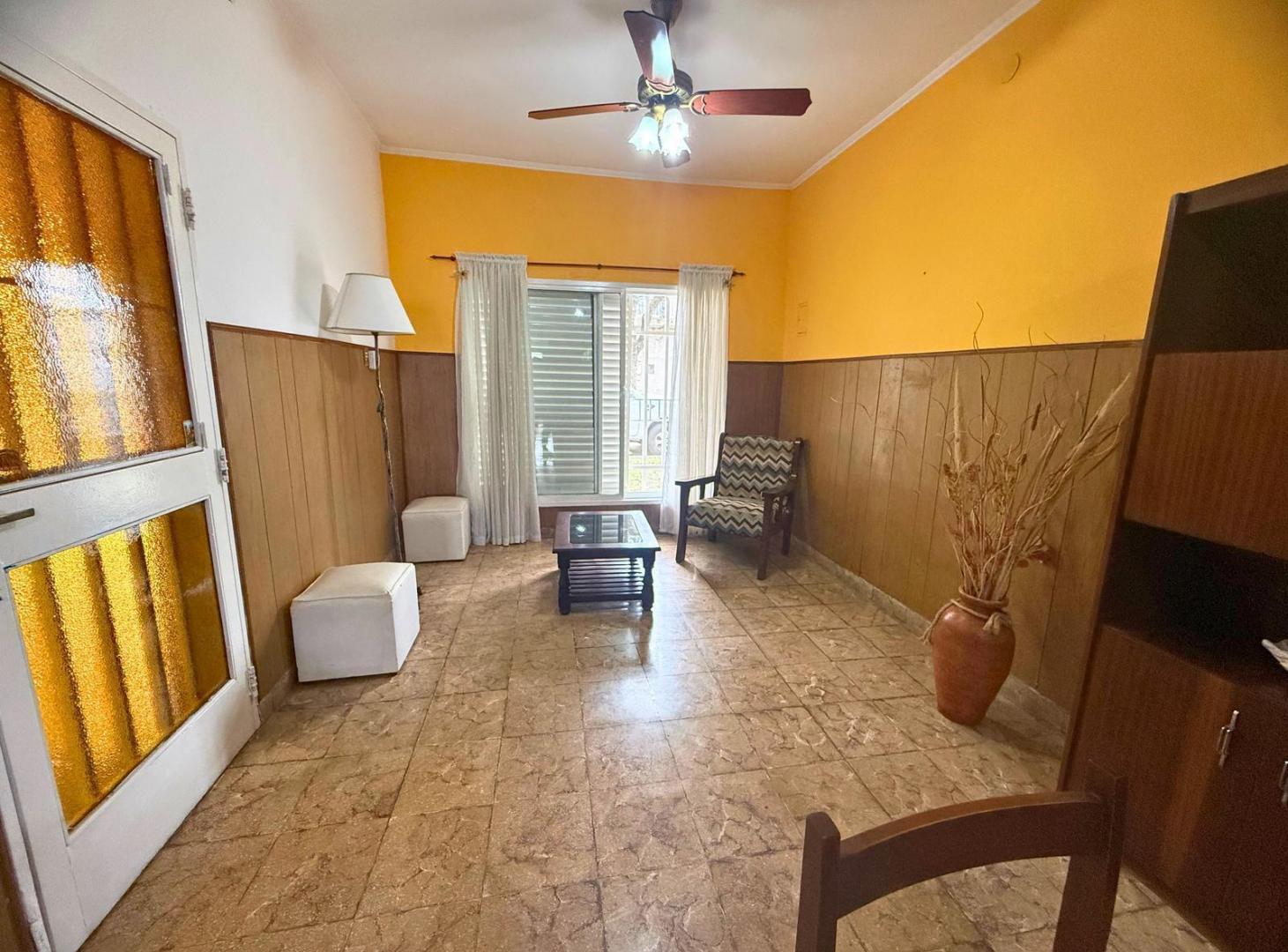 Foto de VENTA CASA PLANTA BAJA 2 DORMITORIOS PATIO Y COCHERA- BARRIO PARQUE CASADO, imagen 2