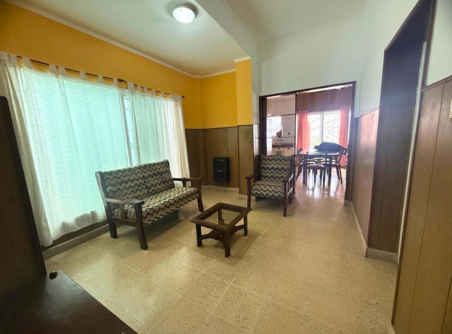 Foto de VENTA CASA PLANTA BAJA 2 DORMITORIOS PATIO Y COCHERA- BARRIO PARQUE CASADO, imagen 4
