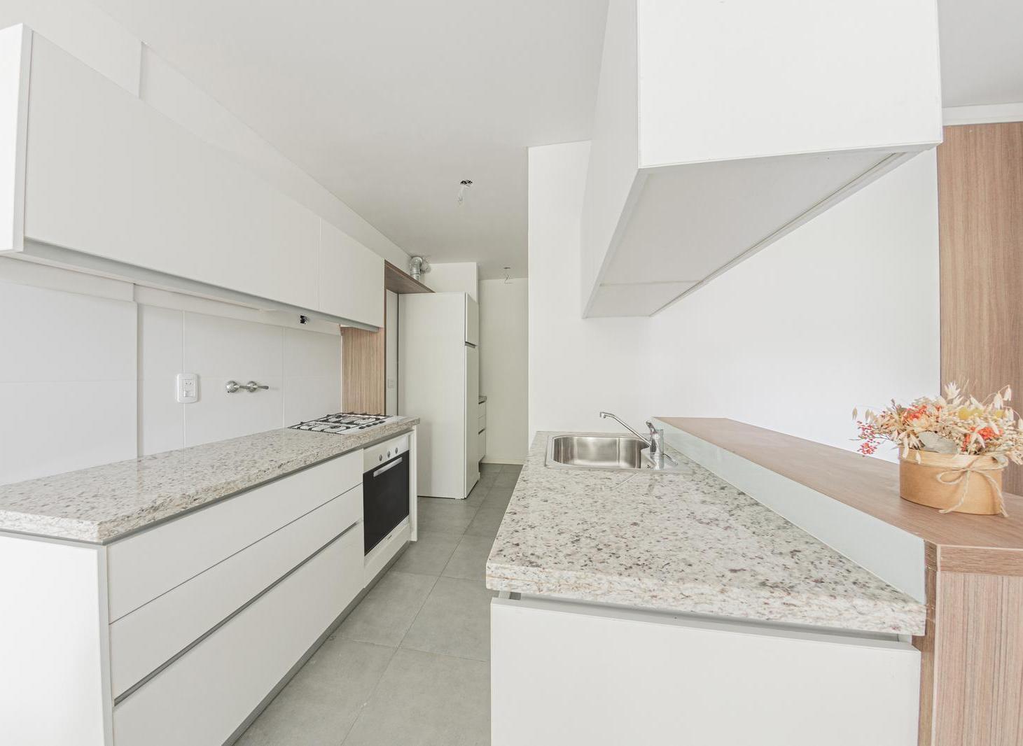 Foto de VENTA - DEPARTAMENTO DOS DORMITORIOS CON BALCÓN - BARRIO ABASTO, imagen 5
