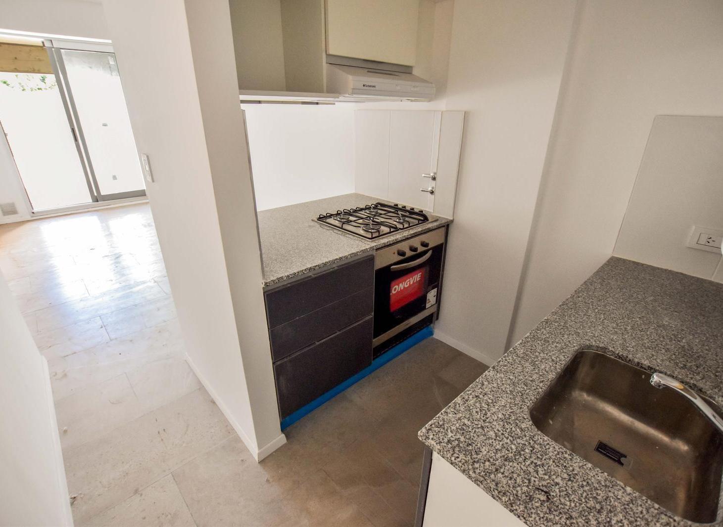 Foto de VENTA - DEPARTAMENTO 1 DORMITORIO CON PATIO EXCLUSIVO - BARRIO LOURDES, imagen 2
