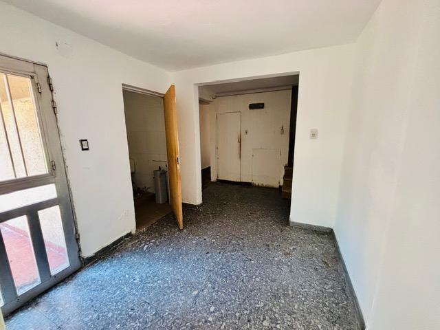 Foto de VENTA - CASA CINCO DORMITORIOS CON PATIO A REFACCIONAR - FISHERTON, imagen 3