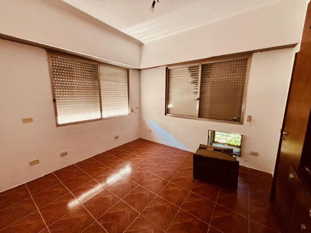 Foto de VENTA - CASA CINCO DORMITORIOS CON PATIO A REFACCIONAR - FISHERTON, imagen 4