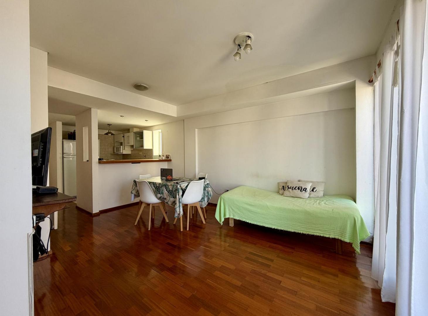 Foto de VENTA DEPARTAMENTO 1 DORMITORIO CENTRO CON COCHERA, imagen 1