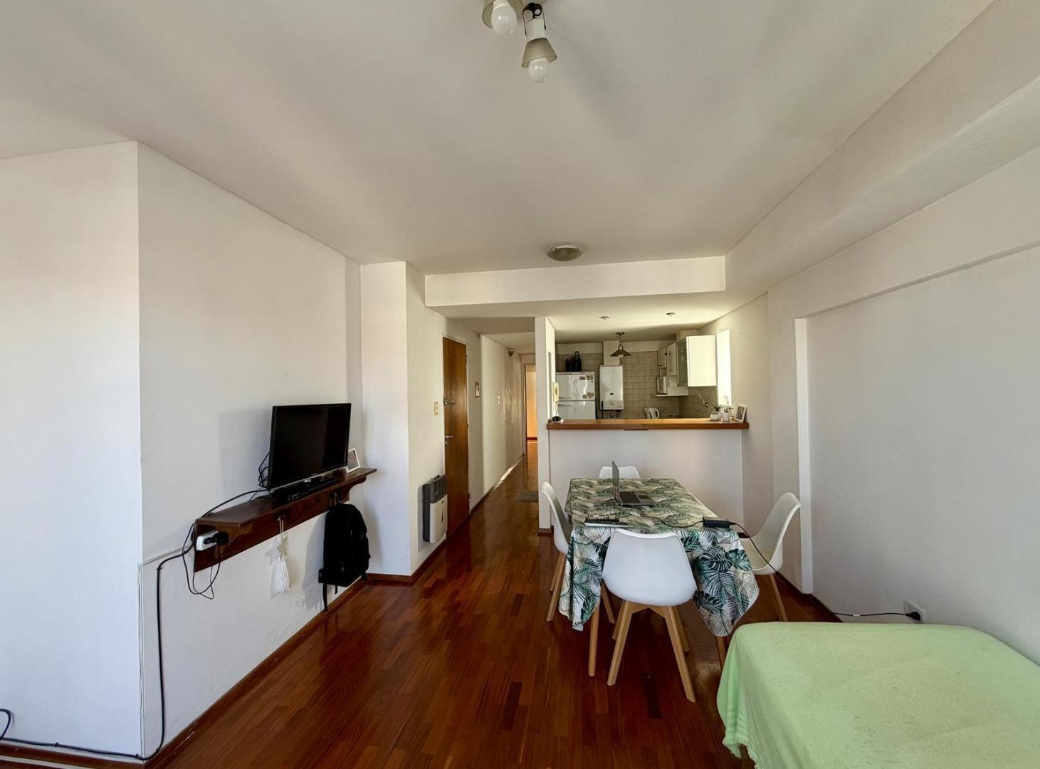 Foto de VENTA DEPARTAMENTO 1 DORMITORIO CENTRO CON COCHERA, imagen 2