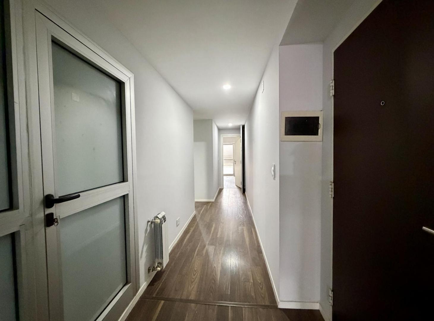 Foto de VENTA DEPARTAMENTO 1 DORMITORIO CON PATIO Y COCHERA, imagen 2