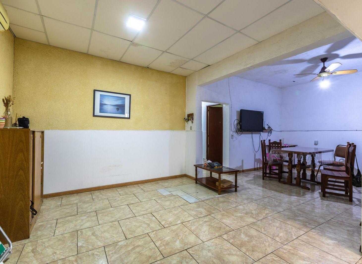 Foto de VENTA CASA EN PLANTA BAJA CON COCHERA DEPARTAMENTO 1 DORMITORIO. BARRIO, imagen 1