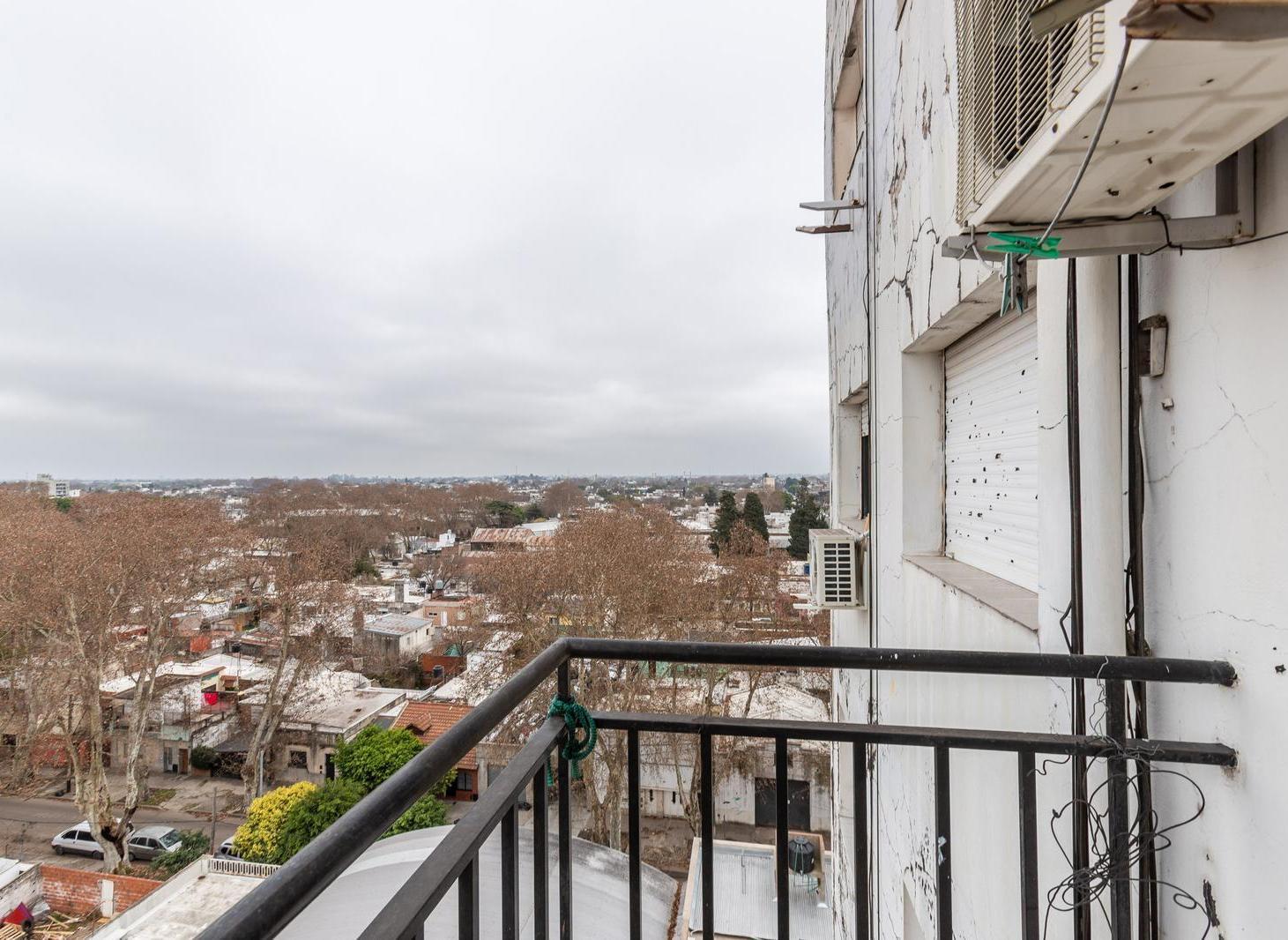 Foto de EN VENTA - DEPARTAMENTO SEMIPISO DE 2 DORMITORIOS CON COCHERA - BARRIO, imagen 4