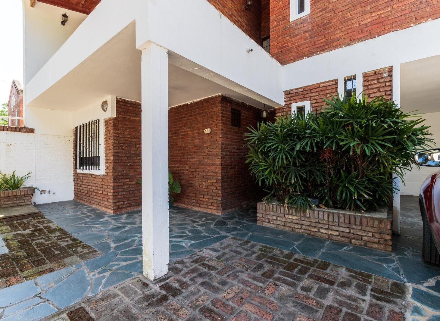 Foto de EN VENTA - 2 CASAS DE DOS DORMITORIOS - FISHERTON ROSARIO, imagen 2