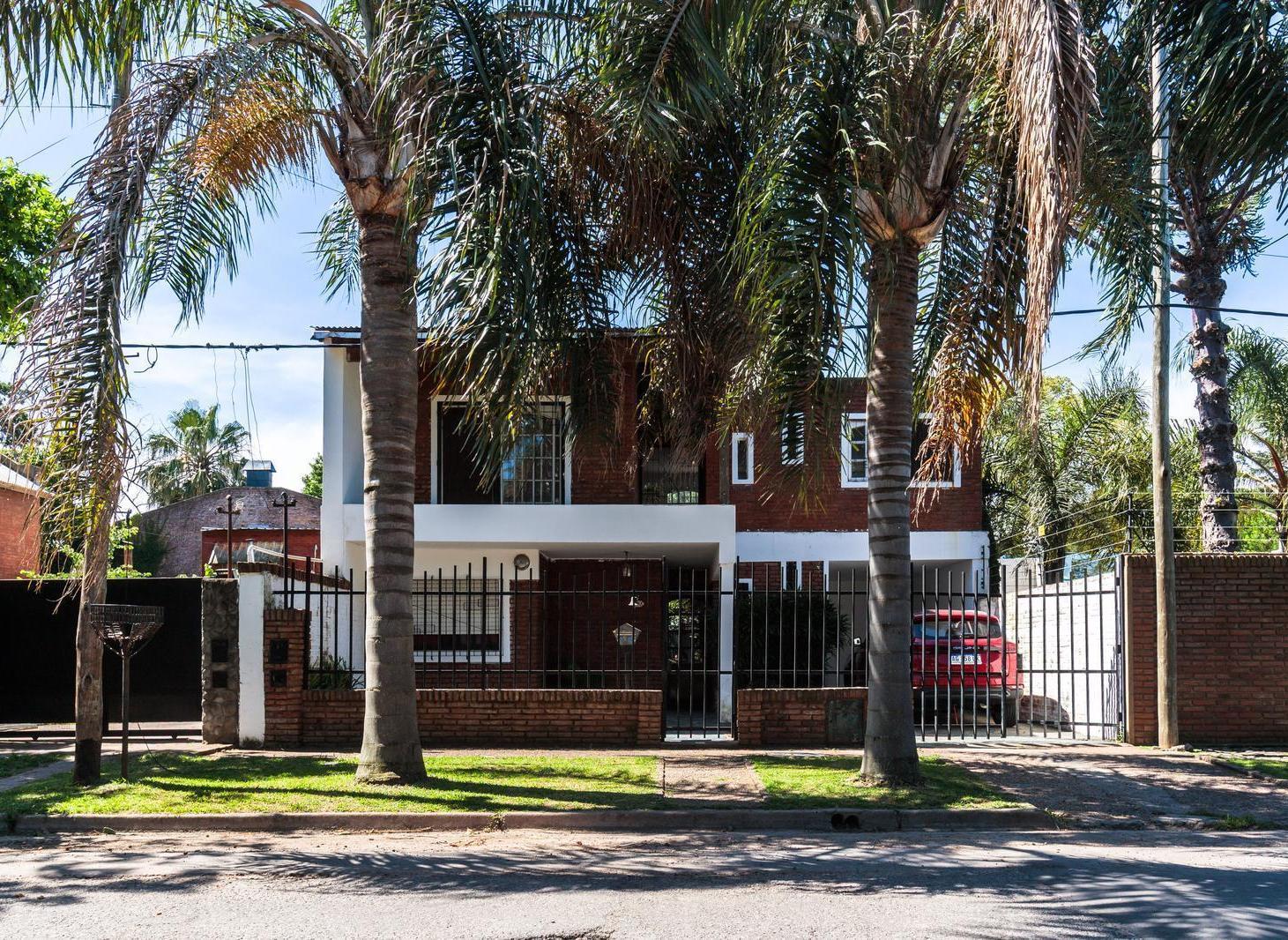 Foto de EN VENTA - 2 CASAS DE DOS DORMITORIOS - FISHERTON ROSARIO, imagen 1